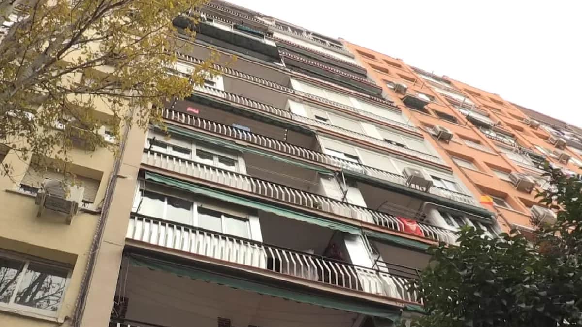 Mujer fallece tras arrojarse desde un décimo piso junto a sus hijos menores en Madrid, España