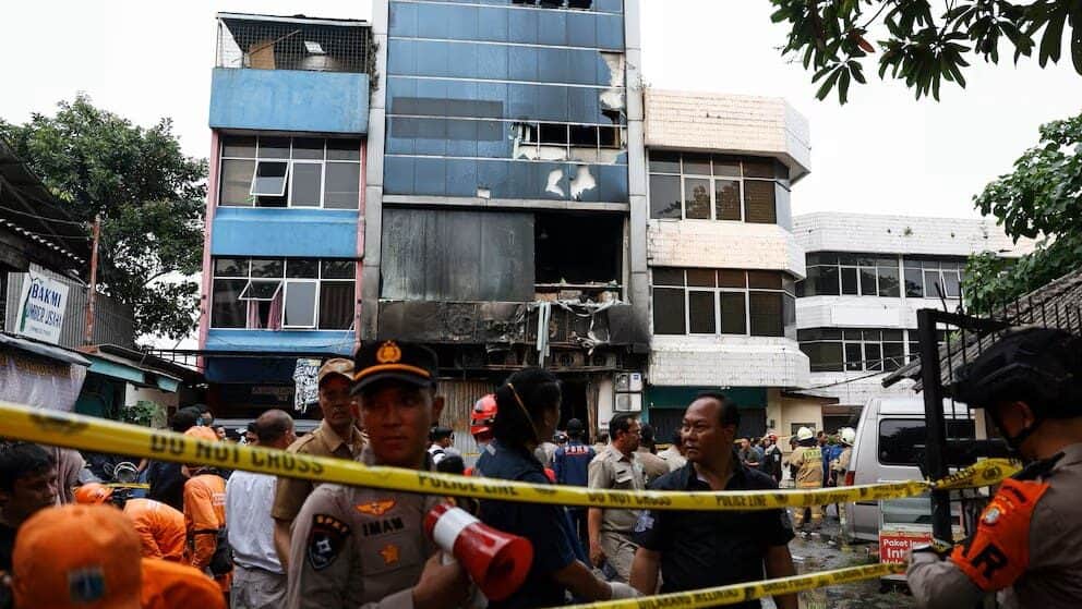 Video: Mueren al menos 22 personas tras incendio de un edificio en Yakarta, Indonesia