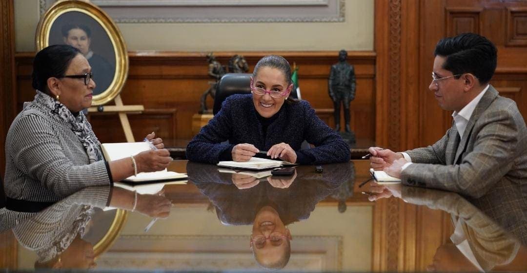 Sostiene Claudia Sheinbaum llamada con el papa León XIV; lo invita a venir a México