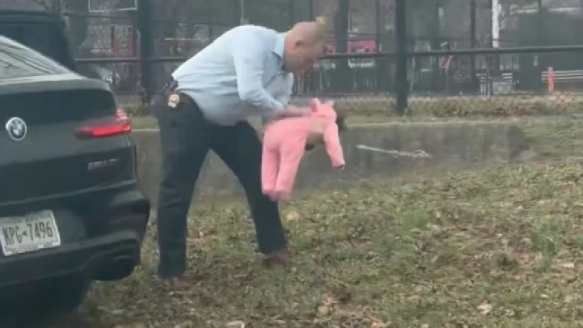Video: Policía salva a una bebé de morir ahogada en Nueva York, Estados Unidos