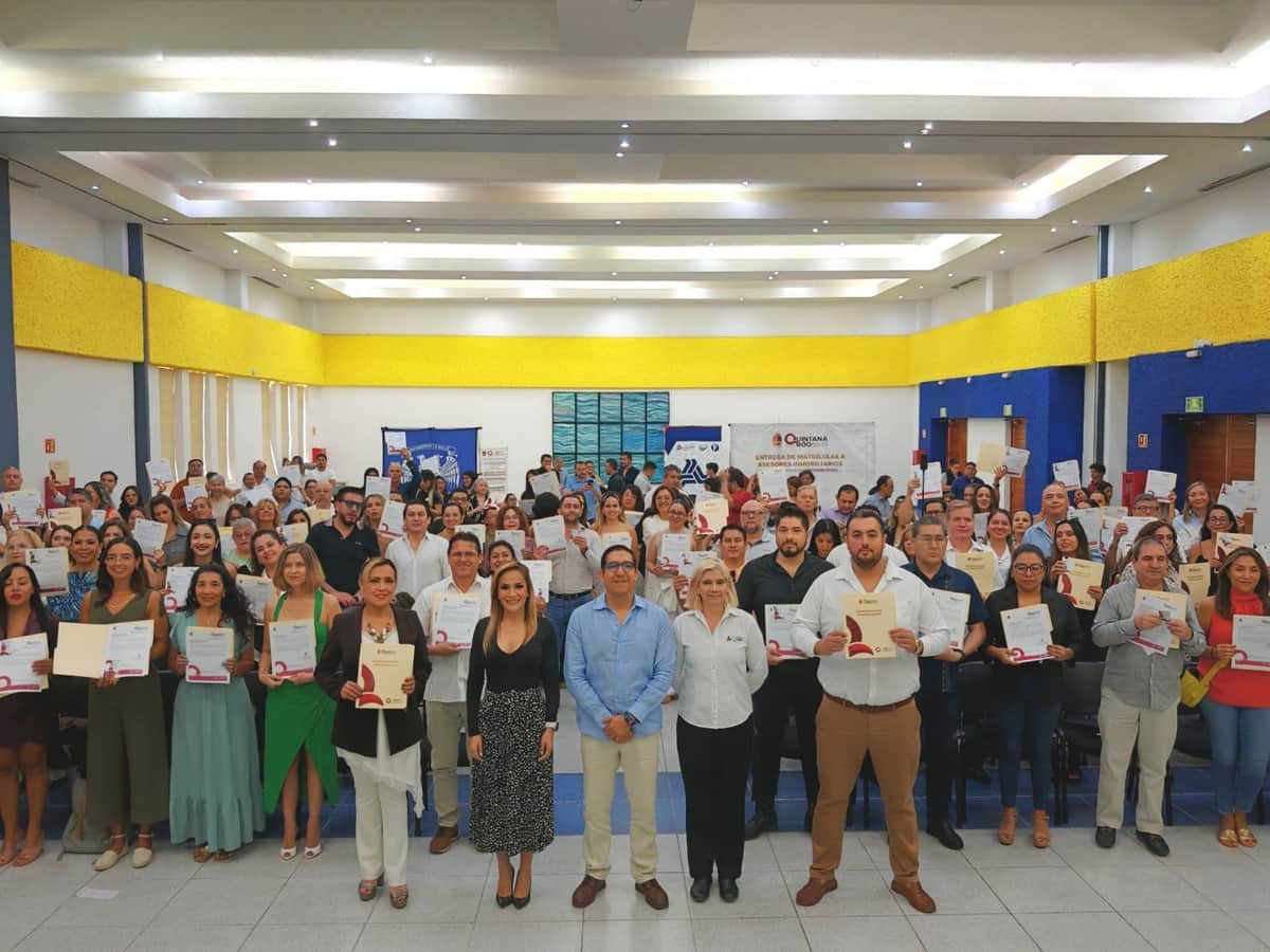 Entrega SEDETUS matrículas inmobiliarias a profesionales del sector de Cancún