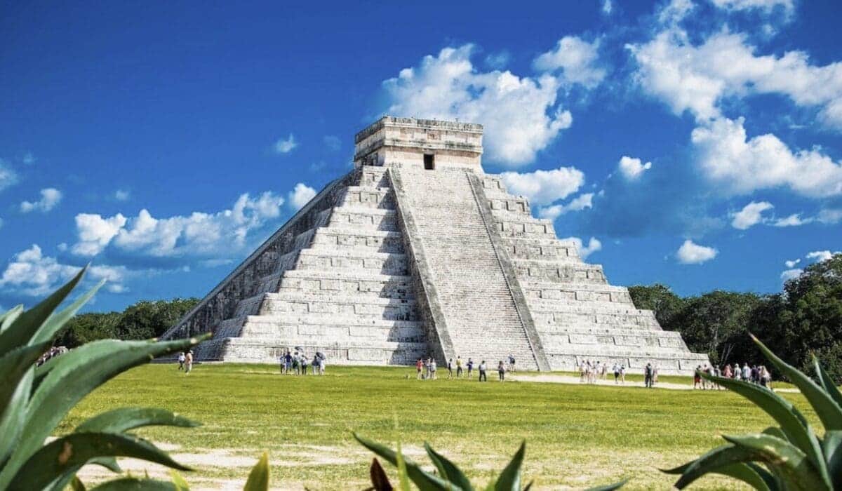 VIDEO: Así se ve el interior de la pirámide de Chichén Itzá en pleno 2025