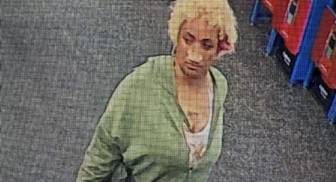 Arrestan a mujer por ocultar navajas de afeitar en barras de pan en varios Walmart de Estados Unidos