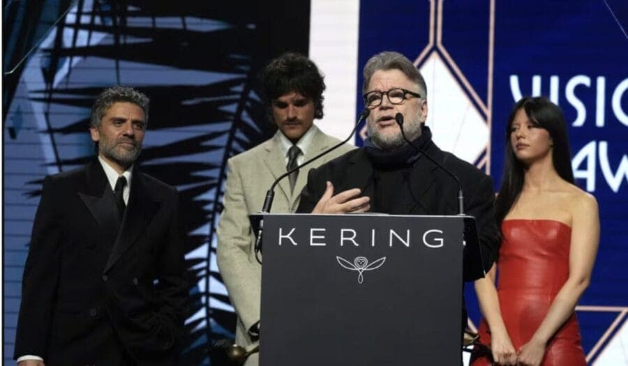 Guillermo del Toro revela en entrega de premios la muerte de su hermano