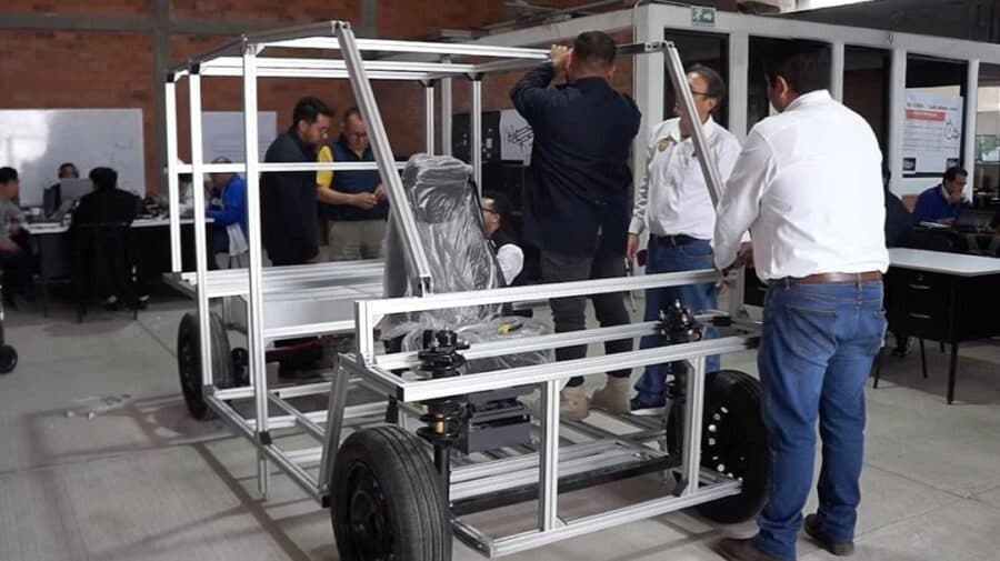 Empresa de telefonía sin experiencia diseña Olinia, auto eléctrico del gobierno de Claudia Sheinbaum