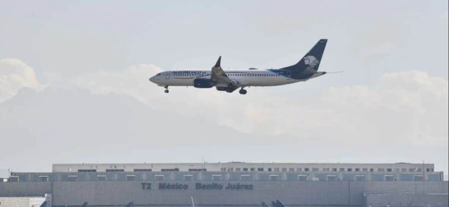 Suspenden todos los vuelos en el AICM de manera temporal por banco de neblina