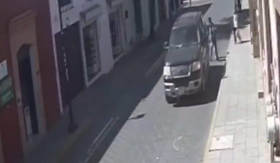 Video: Camioneta arrolla a madre e hijas en el Centro Histórico de Oaxaca