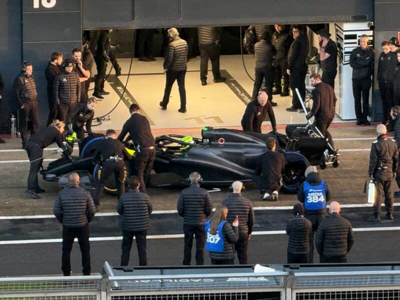 Video: Checo Pérez realiza su primera prueba con el monoplaza de Cadillac en Silverstone