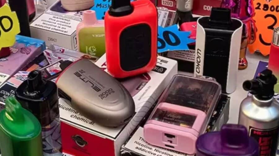 Continúa la venta de vapeadores en CDMX a pesar de la prohibición en México