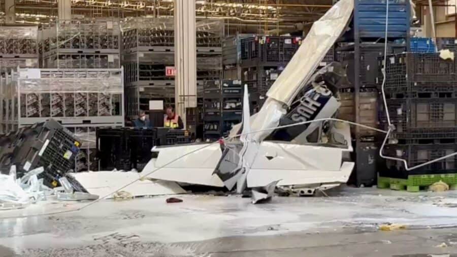 Se desploma avioneta sobre parque industrial en Ramos Arizpe, Coahuila