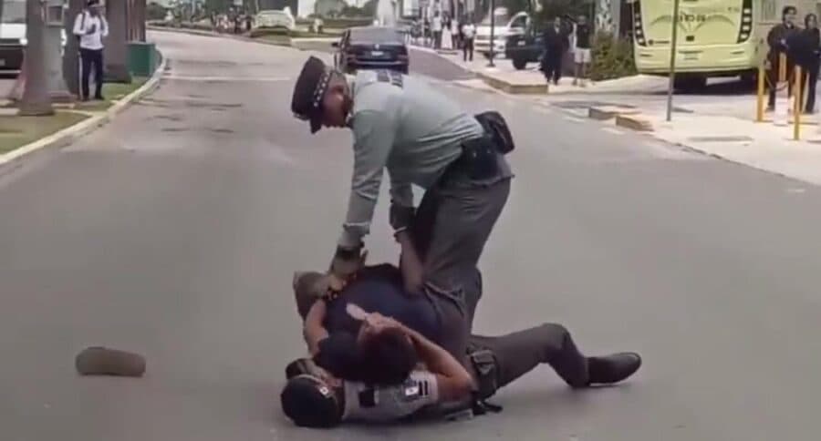Video: Sujeto riñe con agentes de la Guardia Nacional en la Zona Hotelera de Cancún