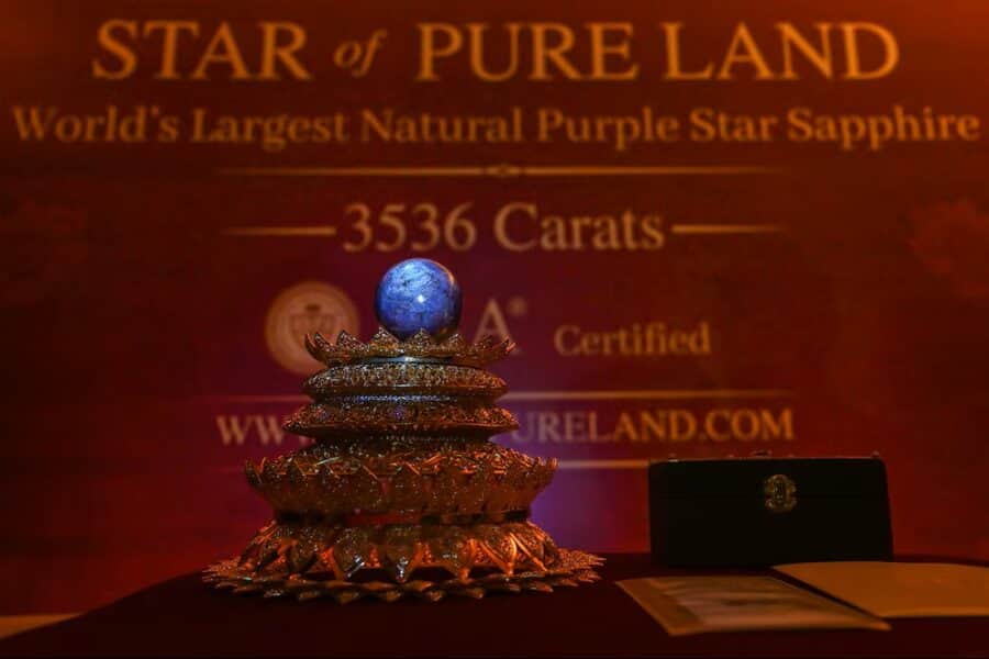 Encuentran el zafiro estrella más grande del mundo valuado en 300 MDD en Sri Lanka