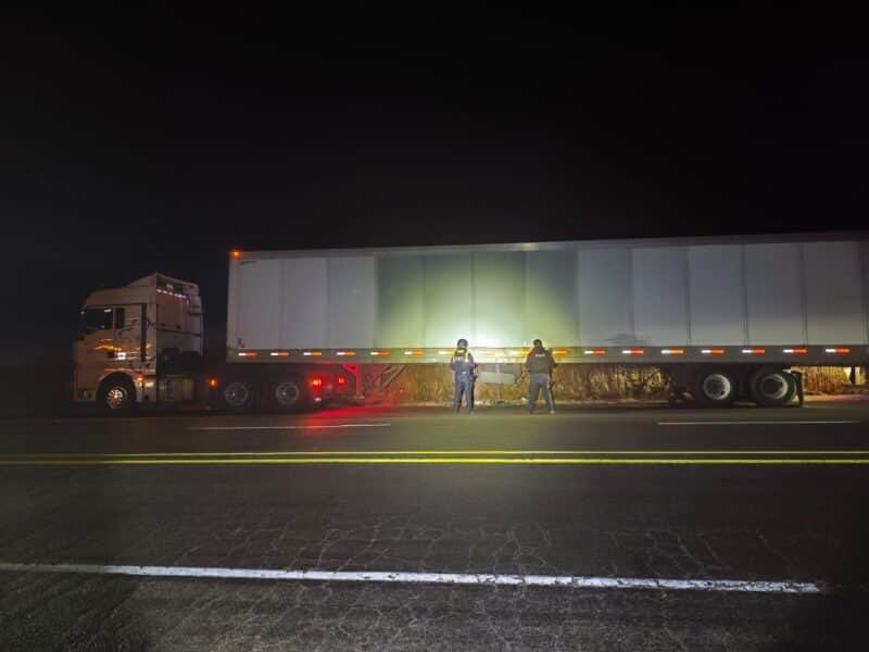 Recuperan tractocamión robado con autopartes valuadas en 500 mil pesos en San Felipe, Guanajuato