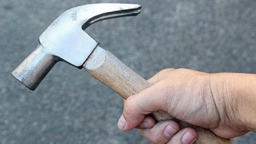 Sujeto golpea a su madre con un martillo en León, Guanajuato