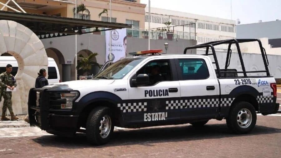 Detienen a menor de 15 años acusada del feminicidio de su madre en Agua Dulce, Veracruz