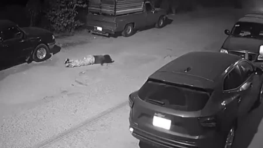 Video: Arrojan a mujer desde un auto en movimiento en calles de San Luis Potosí