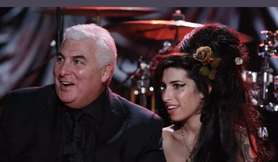 Padre de Amy Winehouse demanda a dos amigas de la cantante por subastar sus objetos sin autorización