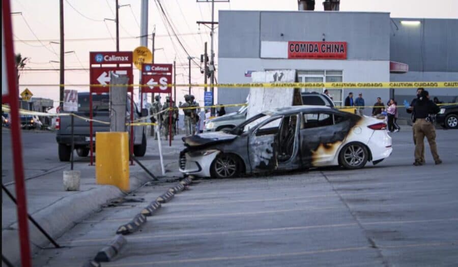 Escena de terror: dejan auto incendiado con tres cuerpos en la cajuela en Tijuana, Baja California