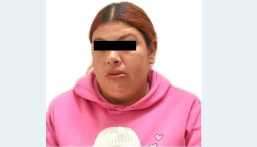 Detienen a madre acusada de obligar a sus hijos a vender dulces en Edomex
