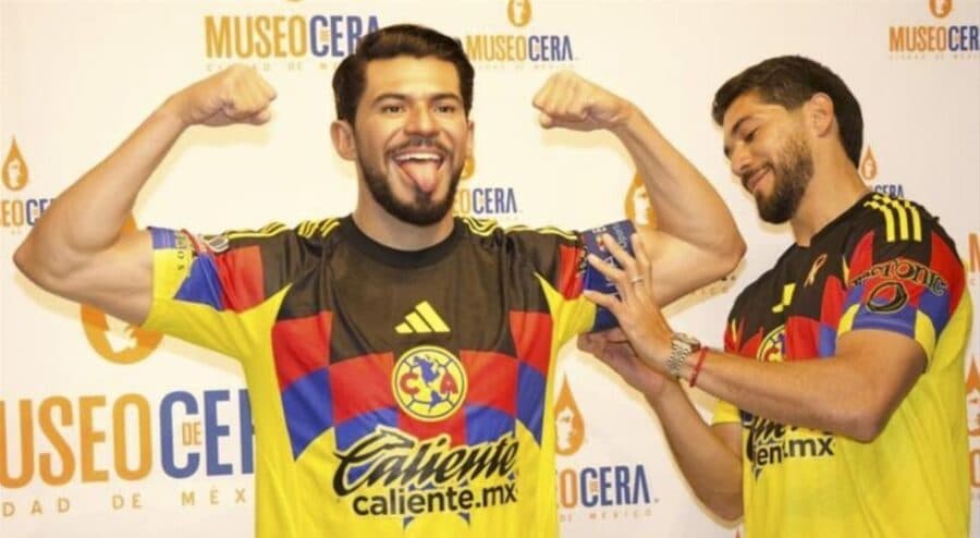 Futbolista del Club América, Henry Martín es inmortalizado con estatua en el Museo de Cera de CDMX