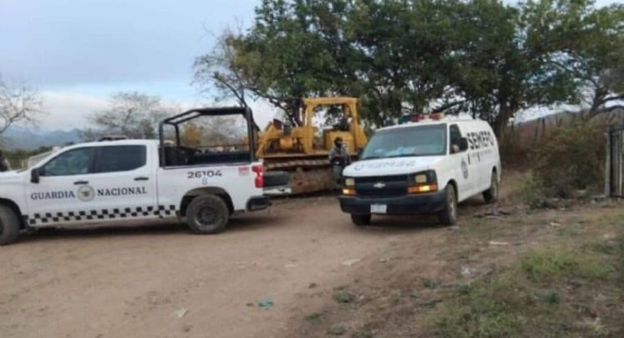 Hallan restos en fosa en Sinaloa; podrían ser los mineros secuestrados