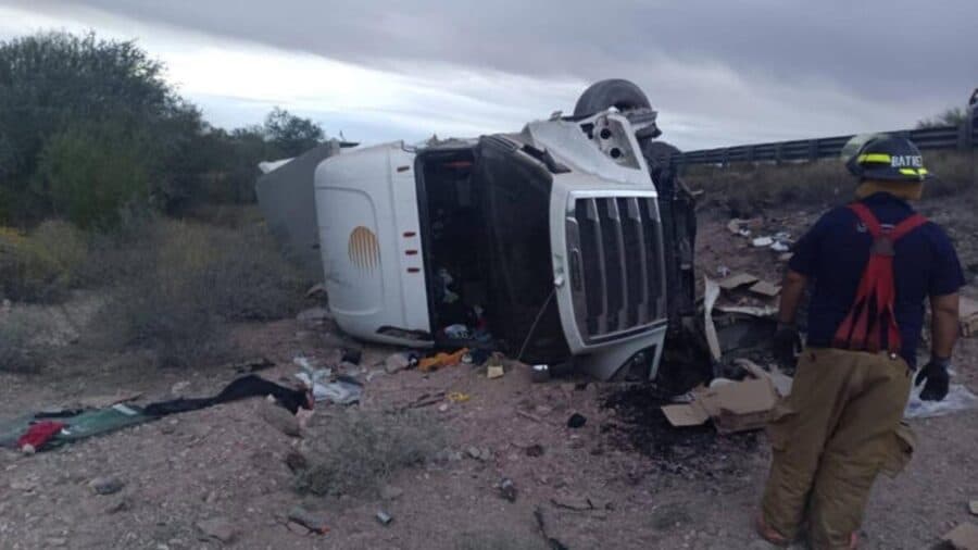 Accidente entre un autobús y un tráiler deja cuatro fallecidos y 25 heridos en carretera de Hermosillo, Sonora