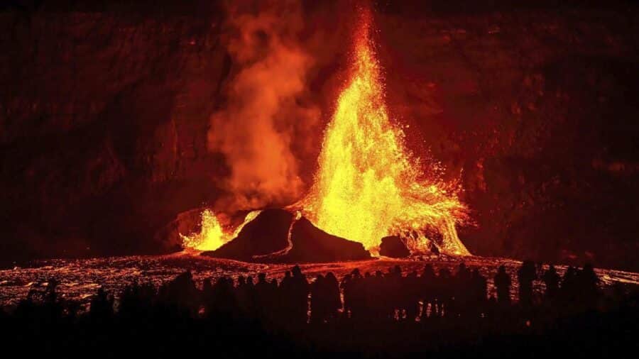 Video: Volcán Kilauea lanza columnas de lava de 300 metros de alto en nueva erupción en Hawai
