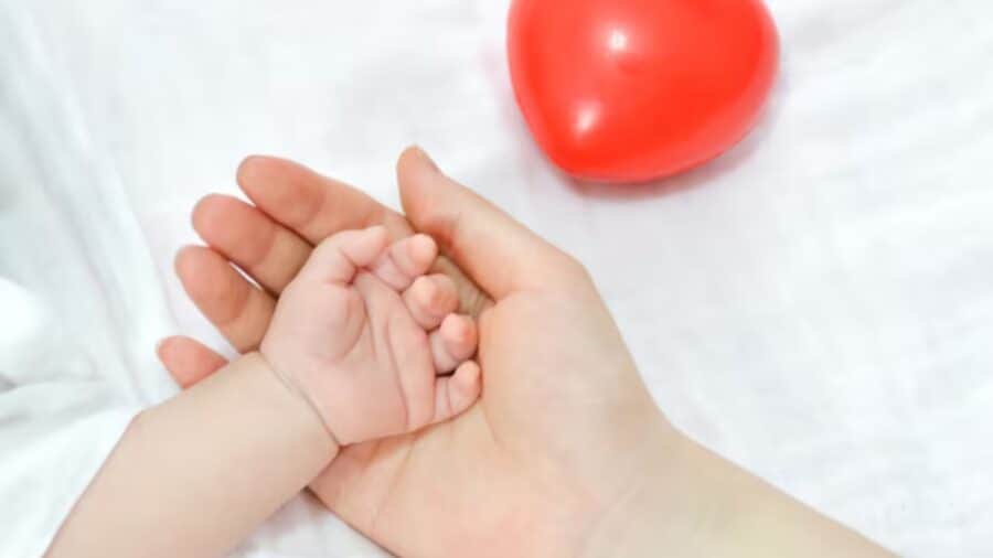 Bebé de dos años pierde la vida luego de trasplante de corazón dañado en Italia