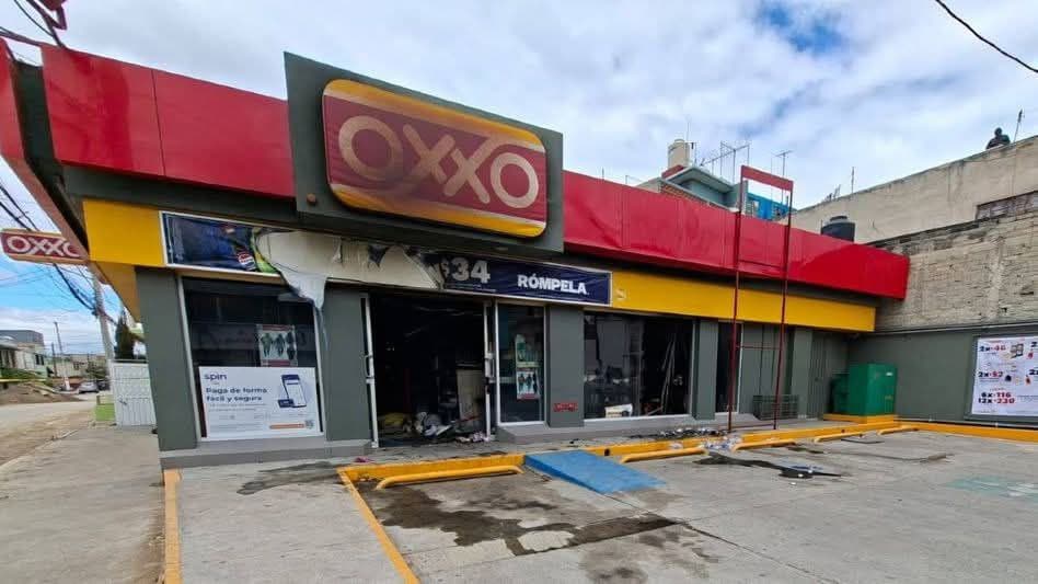 Video: Incendian dos tiendas Oxxo en Los Reyes La Paz, Edomex