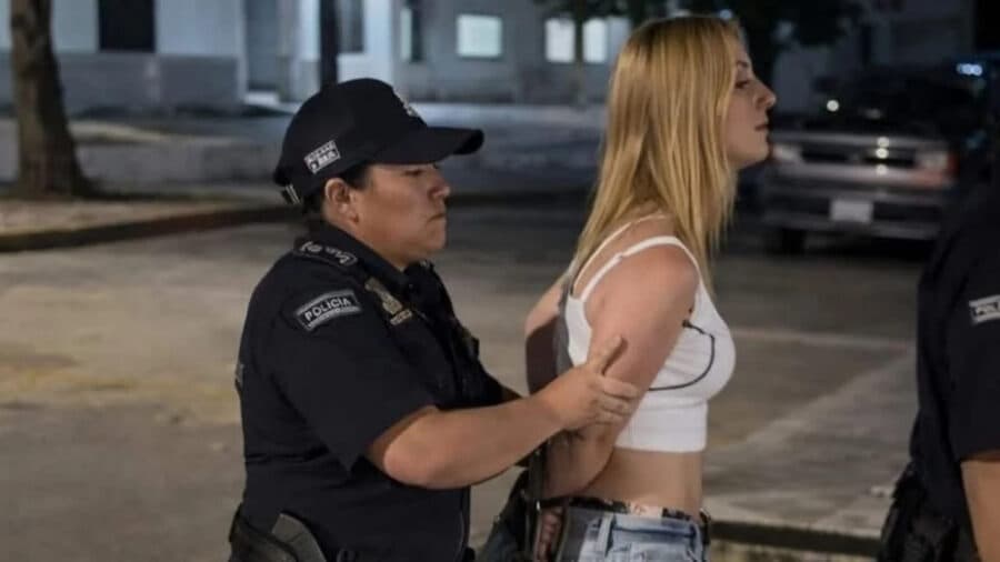 Video: Arrestan a una mujer por atacar a “therians” en una reunión masiva en Mérida, Yucatán