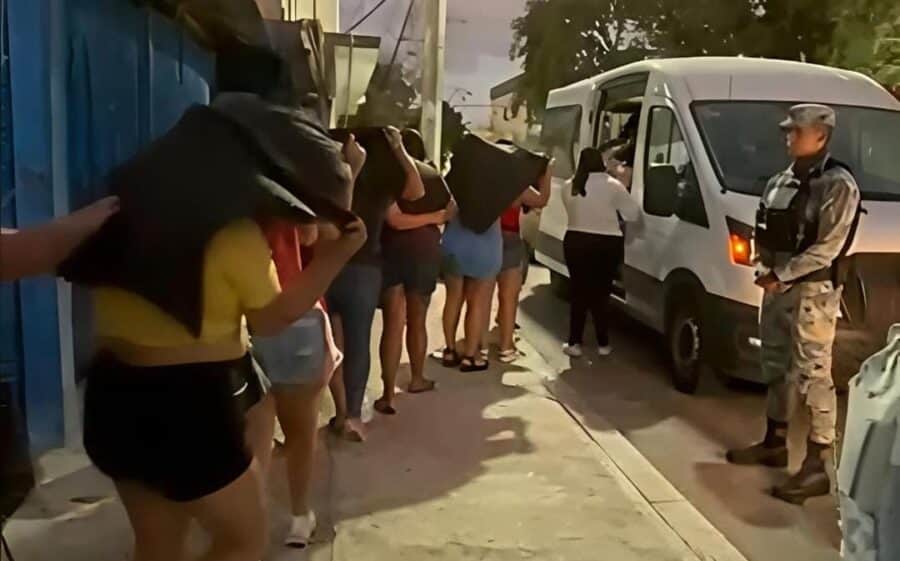 Video: Salvan a 18 mujeres víctimas de trata en Playa del Carmen, 14 eran mexicanas