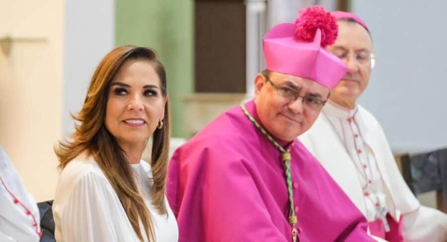 Asiste Mara Lezama a toma de posesión de Salvador González como obispo de la Diócesis Cancún-Chetumal