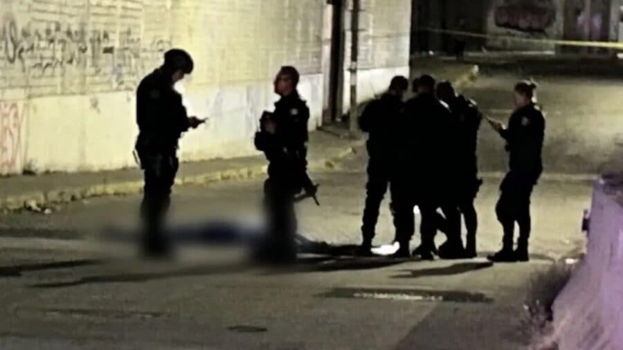 Abaten a dos sujetos mientras robaban una tienda de conveniencia en Zapopan, Jalisco