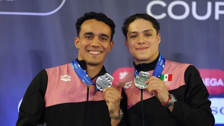 Video: Mexicanos Osmar Olvera y Juan Manuel Celaya ganan plata en el Mundial de Clavados de Montreal