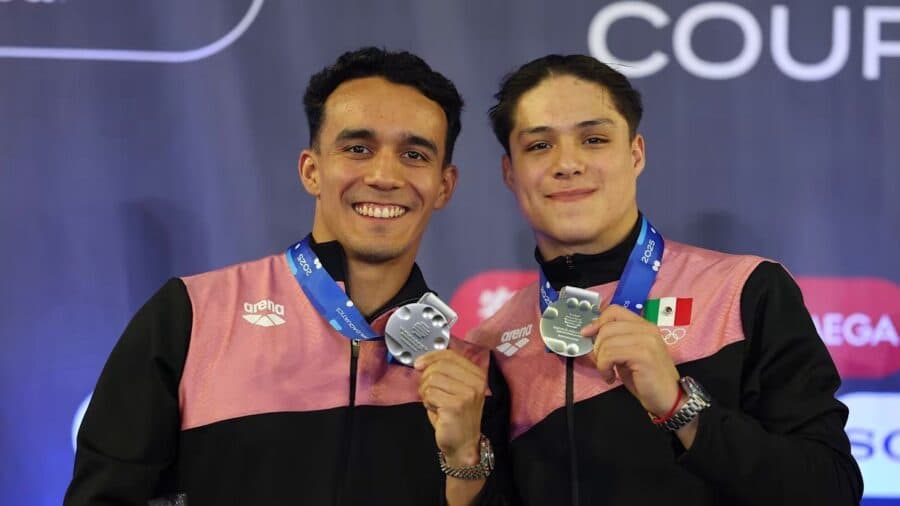 Video: Mexicanos Osmar Olvera y Juan Manuel Celaya ganan plata en el Mundial de Clavados de Montreal