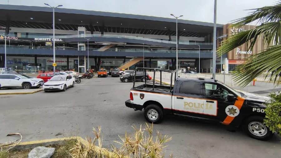 Muere mujer tras caer desde el tercer piso de una plaza comercial en Guadalupe, Nuevo León