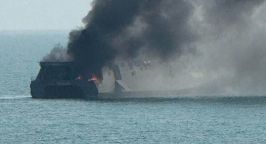 Video: Estados Unidos hunde buque de Irán con un torpedo; es el primer ataque así desde la Segunda Guerra Mundial