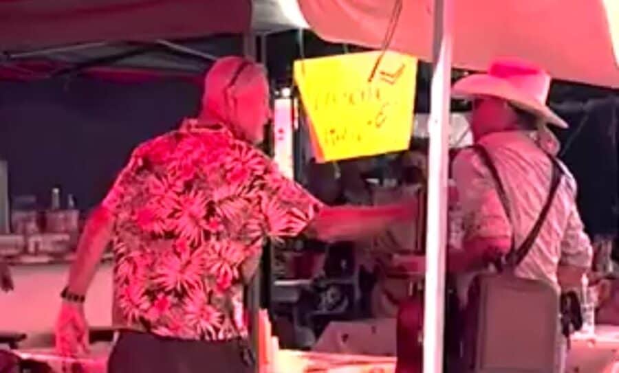 Video: Turista de Estados Unidos intenta callar a músico en Tepic, Nayarit; le recuerdan que está en México