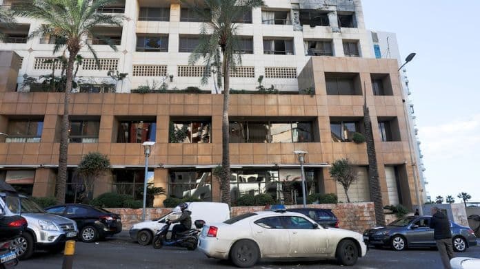 Diplomáticos de Irán abandonan Líbano en vuelo ruso por tensión de la guerra