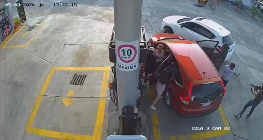 Video: Sujetos armados despojan a familia de su camioneta en gasolinera de Tihuatlán, Veracruz