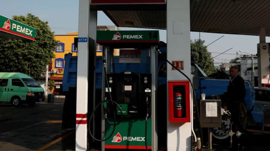 Precio de la gasolina premium y diésel alcanza los 30 pesos por litro en México
