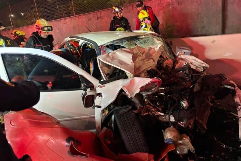 Mueren tres personas por choque contra camión de volteo en Iztapalapa, CDMX