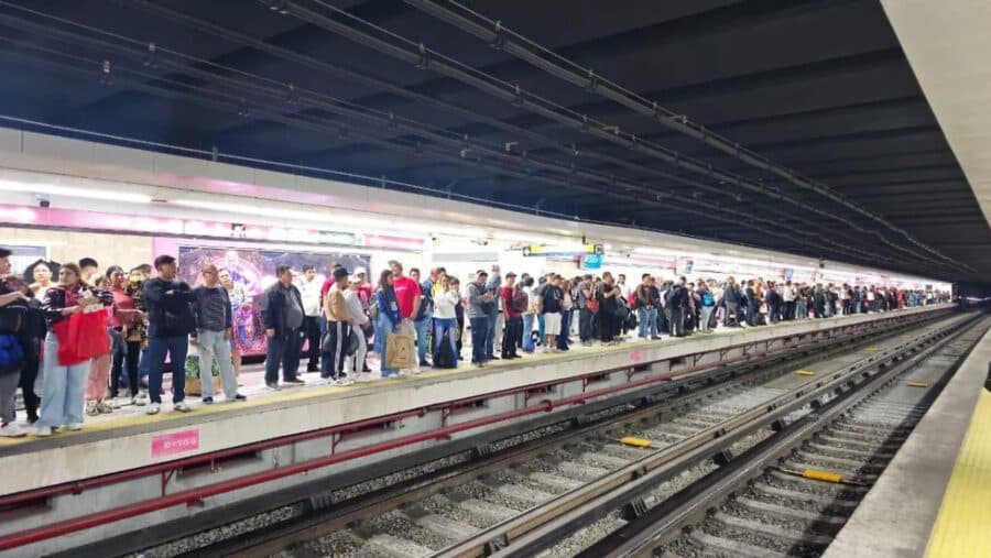 Adulta mayor fallece tras desvanecerse en el Metro de Cdmx