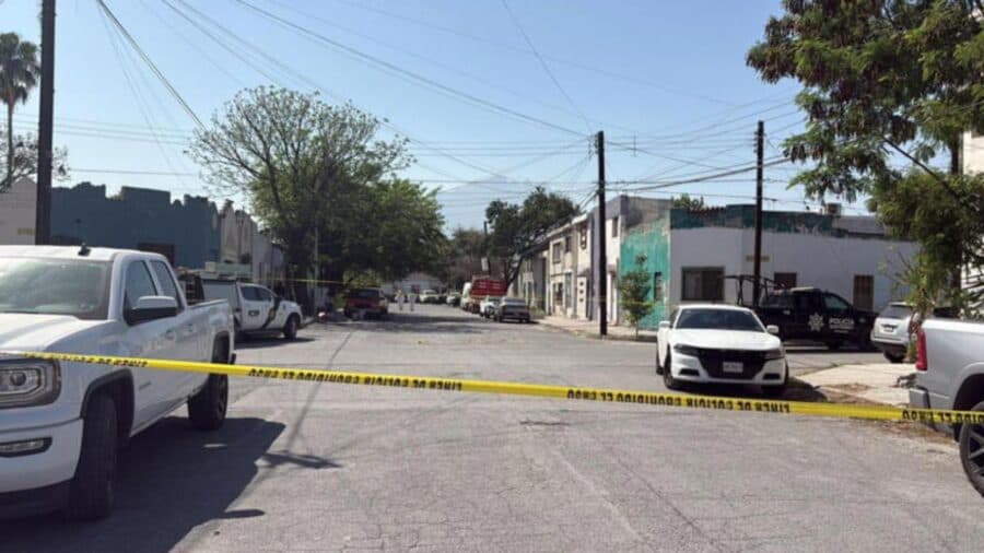 Asesinan a hombre mientras estaba en su camioneta en Monterrey, Nuevo León