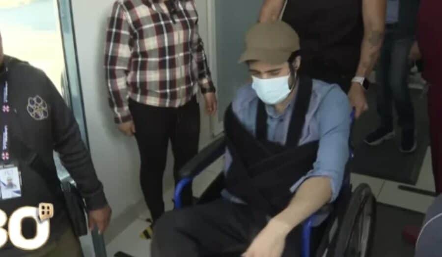 Tras caer de un tercer piso, José Ángel Bichir deja el hospital, pero aún deberá someterse a cirugías