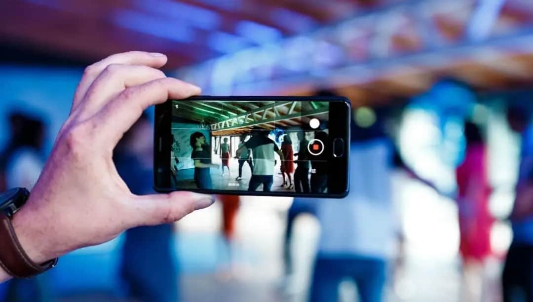 Video: Detienen a maestro que grababa debajo de la falda a sus alumnas en colegio de Cdmx