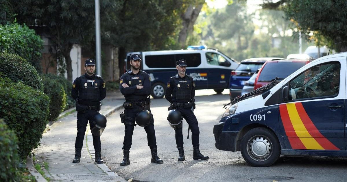 Detienen en España a dos hermanos fugitivos acusados del asesinato a ...