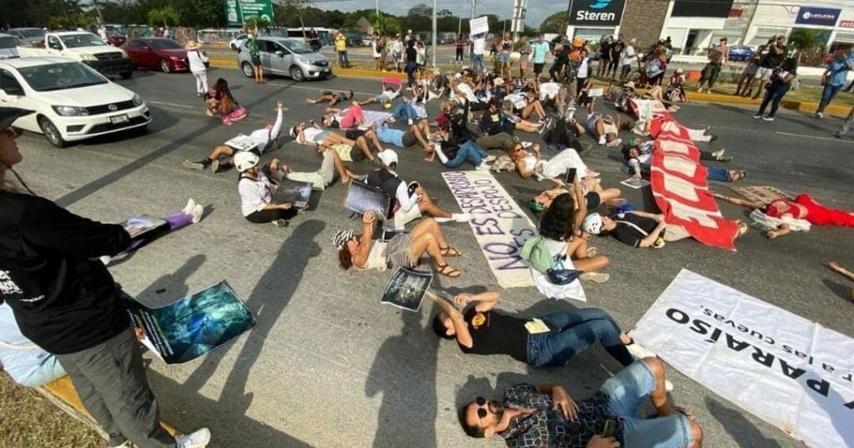 Protestan ambientalistas contra el Tren Maya en Playa del Carmen ...