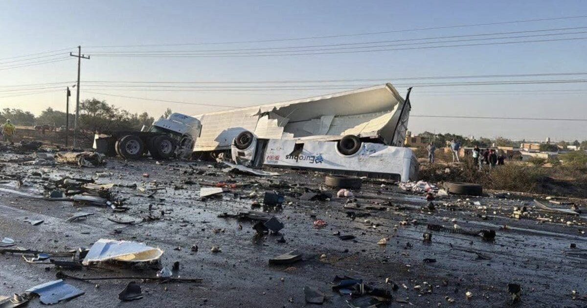 Video: Choque frontal de tráileres deja dos muertos y varios heridos en ...