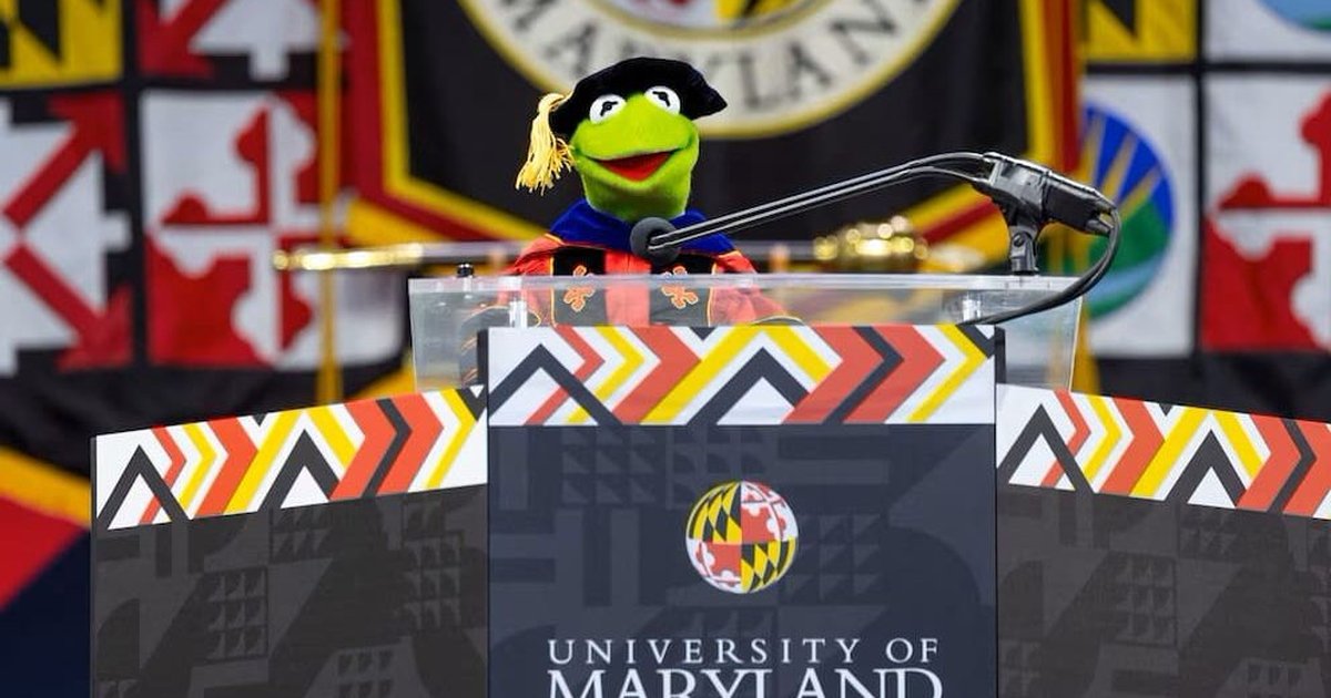 Video: Rana René presenta discurso de graduación en la Universidad de ...